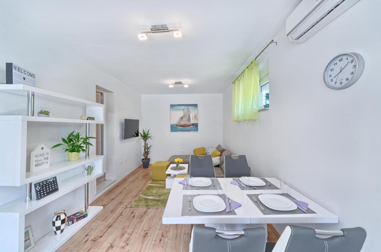 Kaštela Apartment In Kastel Luksic With Terrace, Air Conditioning, W-Lan, Washing Machine 5107-2 מראה חיצוני תמונה